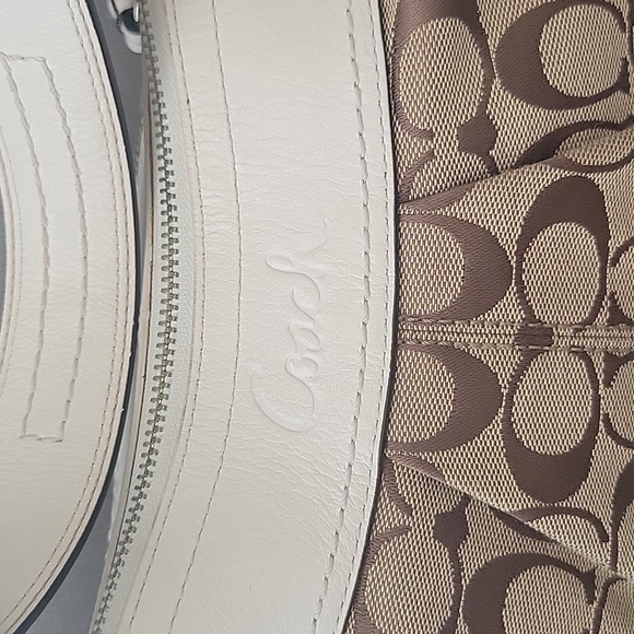 Coach| Monogram canvas hobo crossbody bag - Picture 4 of 11